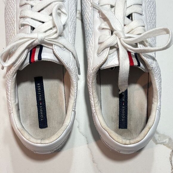 TOMMY HILFIGER | Women's Embossed White Trainers Fashion Sneakers Athletic Shoes - Picture 6 of 12